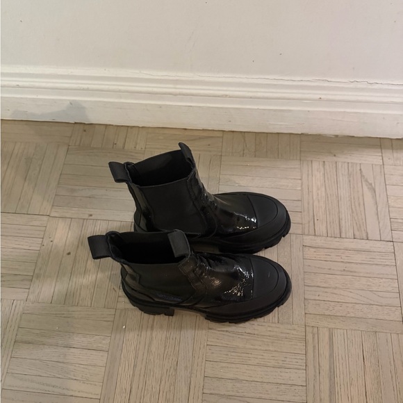 Ganni cleated heeled mid Chelsea boots in Black Naplack - Picture 5 of 9